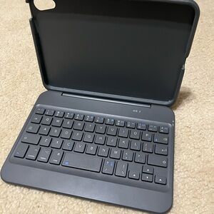 Bluetooth Keyboard Case for Tablets - Black